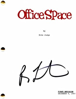 רון ליווינגסטון חתם על שטח משרדי חתימה תסריט סרט מלא - פיטר גיבונס, משותף בכיכוב
